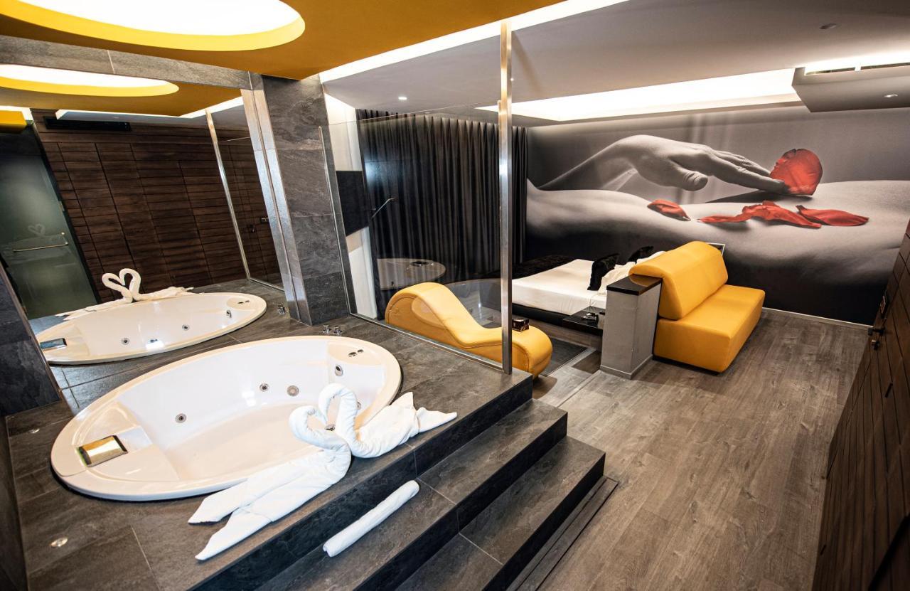 Hotel Luve Сан Антонио де Бенахебер Екстериор снимка