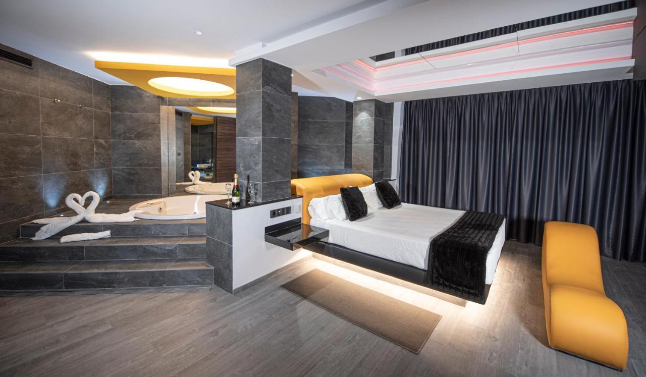 Hotel Luve Сан Антонио де Бенахебер Екстериор снимка