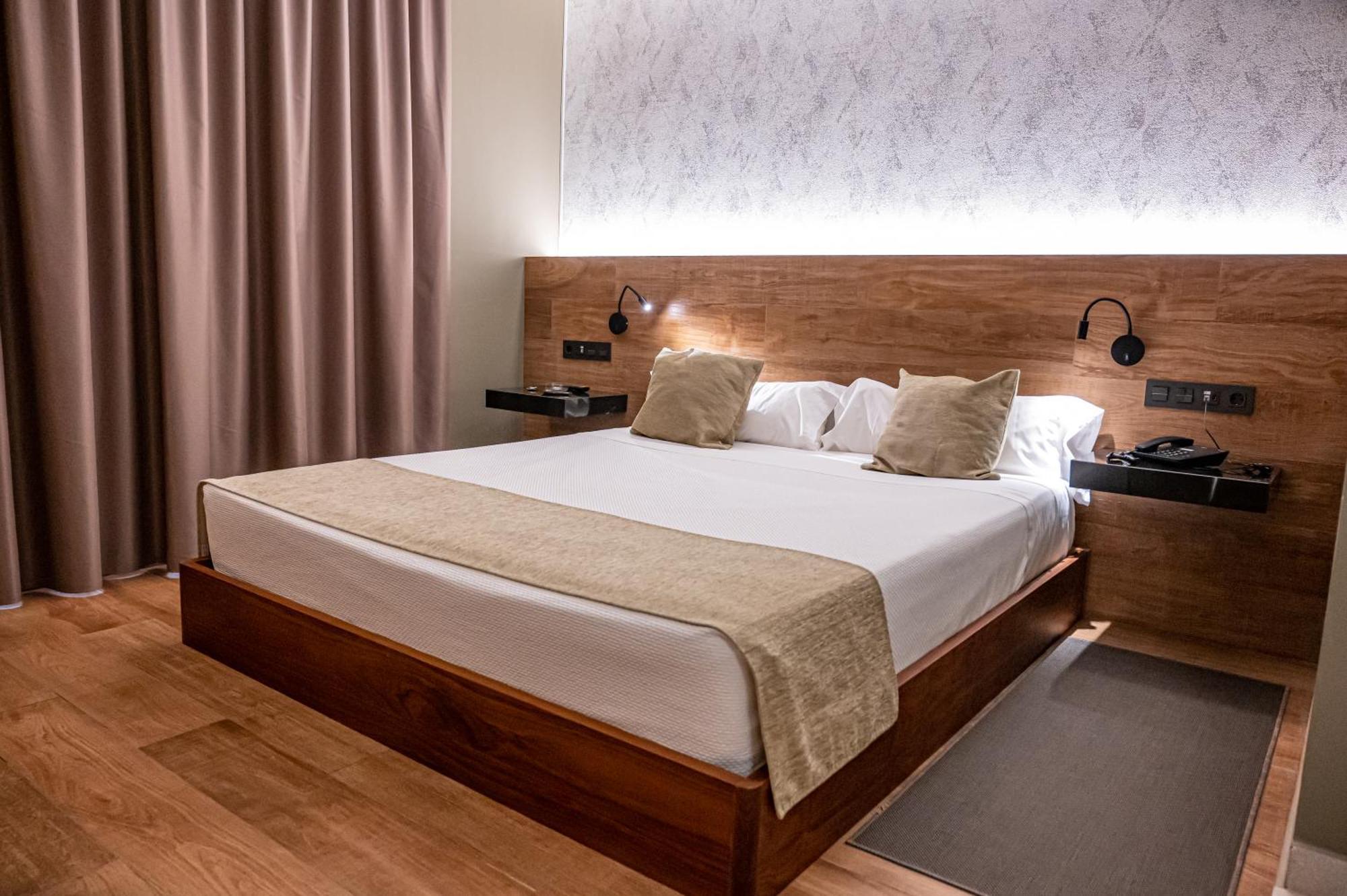 Hotel Luve Сан Антонио де Бенахебер Екстериор снимка